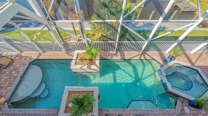 Interior, Pool, Sun Room