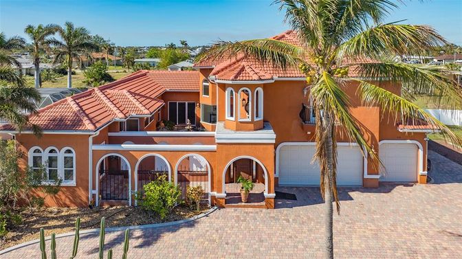 Attached, Exterior, Facade, Mediterranean