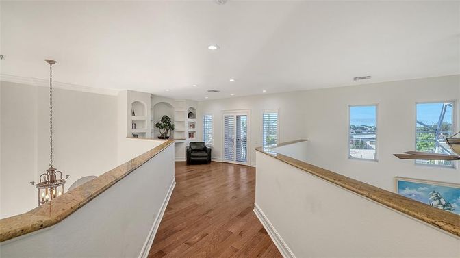 Interior, Pendant Lights, Recessed Lighting, Wood Texture Flooring