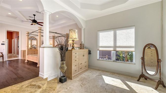 Interior, Recessed Lighting, Wood Texture Flooring