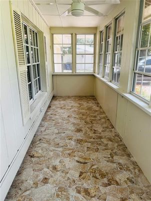 Empty room, Interior