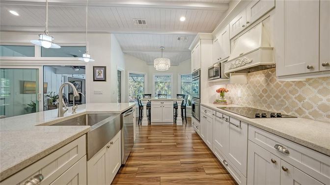 Chandelier, Dining room, Interior, Kitchen, Pendant Lights, Recessed Lighting, Wood Texture Flooring