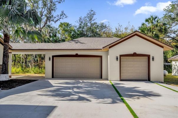 Attached, Exterior, Facade, Ranch
