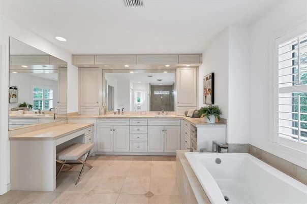 Bathroom, Dual Sink Vanities, Interior, Recessed Lighting