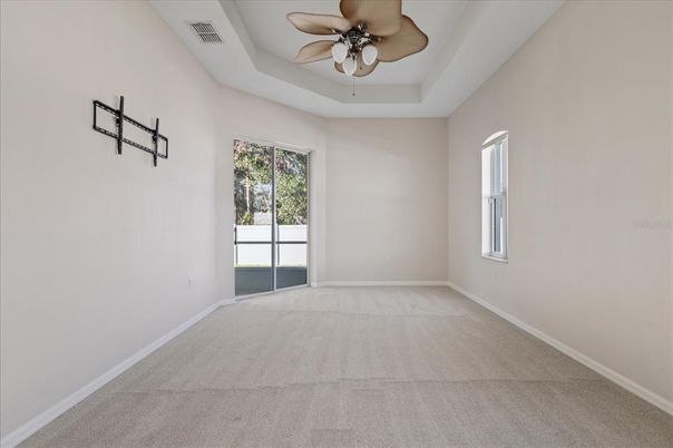 Empty room, Interior