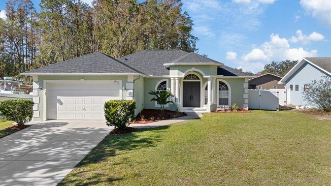 Attached, Exterior, Facade, Ranch
