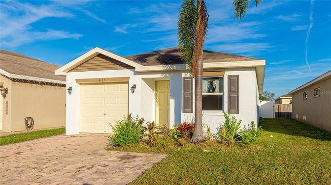 Attached, Exterior, Facade, Ranch