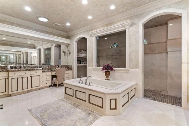 Bathroom, Dual Sink Vanities, Interior, Recessed Lighting