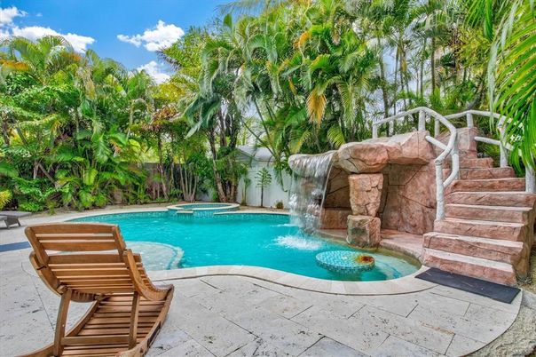 Exterior, Pool