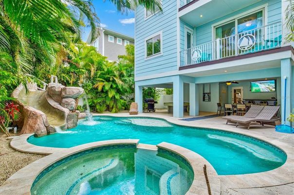 Exterior, Pool