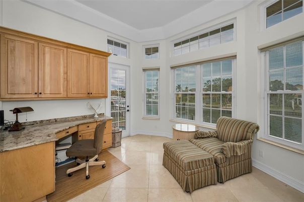 Home Office, Interior