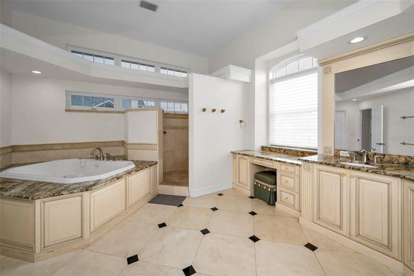 Bathroom, Dual Sink Vanities, Interior, Recessed Lighting