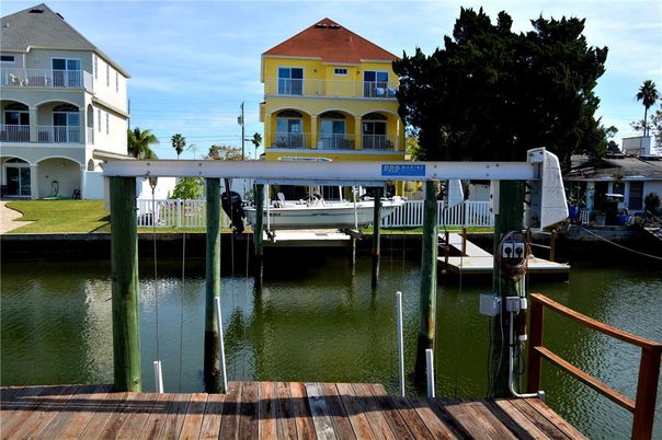 Exterior, Lake