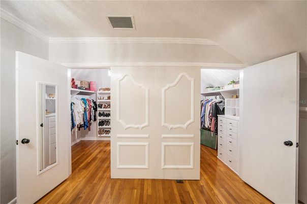 Interior, Walk-in Closets, Wood Texture Flooring