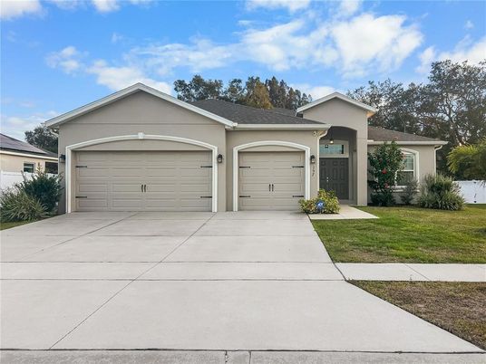 Attached, Exterior, Facade, Ranch