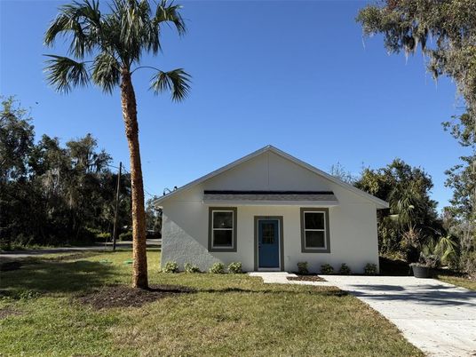 Backyard, Exterior, Facade, Ranch