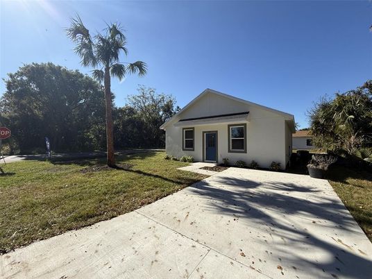 Backyard, Exterior, Facade, Ranch