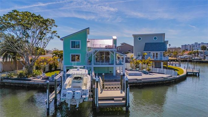 Exterior, Lake