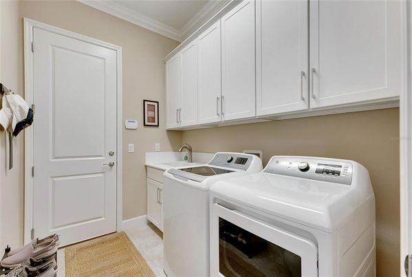 Interior, Washer, Wood Texture Flooring
