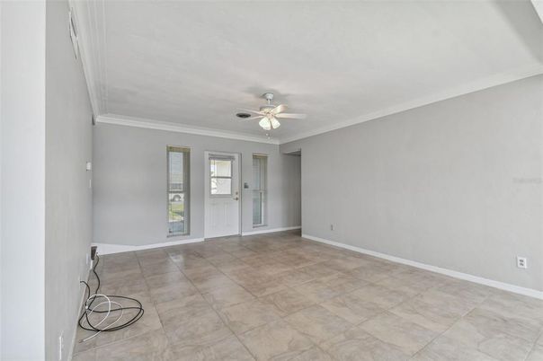 Empty room, Interior