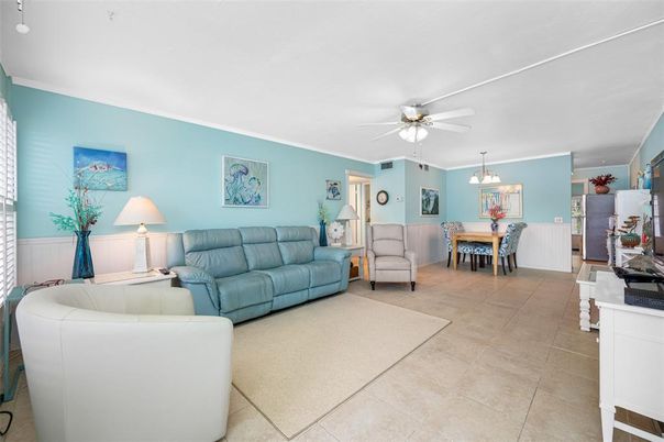 Chandelier, Dining room, Interior, Living room
