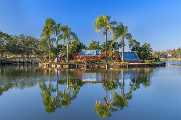 Exterior, Lake