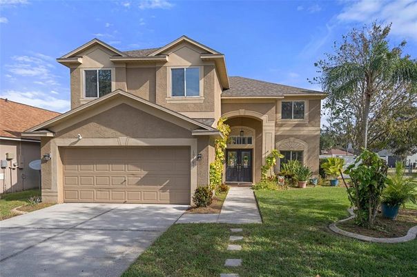 Attached, Exterior, Facade, American Craftsman