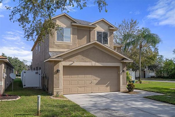 Attached, Exterior, Facade, American Craftsman