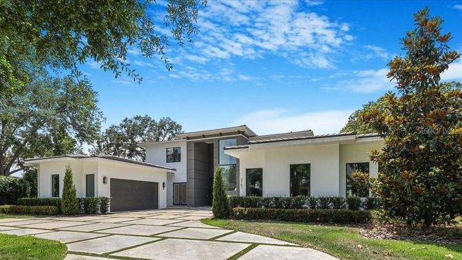 Attached, Backyard, Exterior, Facade, Modern