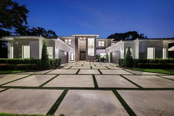 Attached, Backyard, Exterior, Facade, Modern