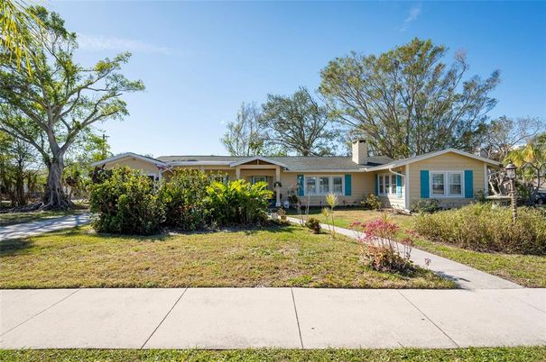 Backyard, Exterior, Facade, Ranch