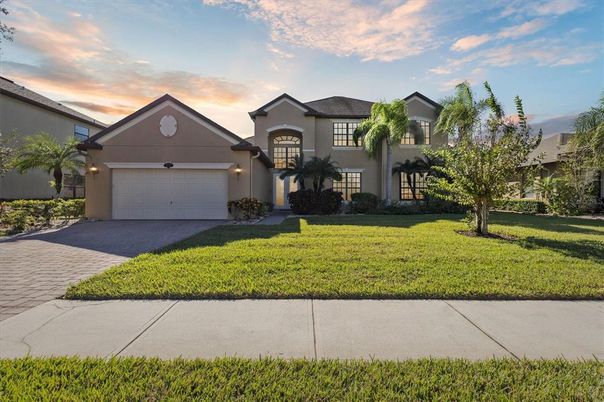 Attached, Exterior, Facade, American Craftsman