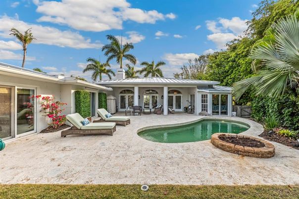 Exterior, Pool