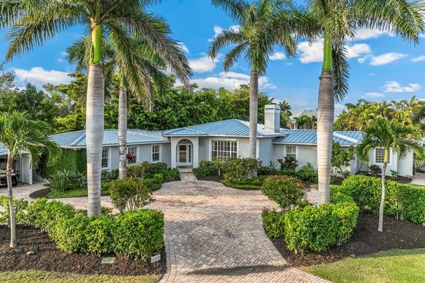 Backyard, Exterior, Facade, Ranch