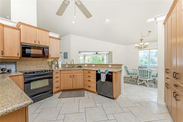 Chandelier, Dining room, Interior, Kitchen, Recessed Lighting
