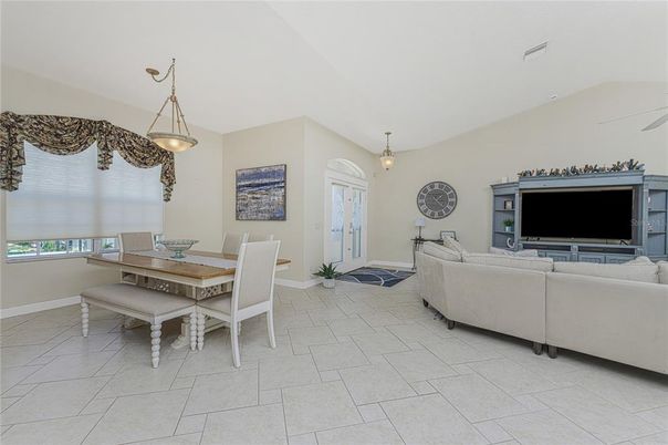 Dining room, Interior, Living room, Pendant Lights