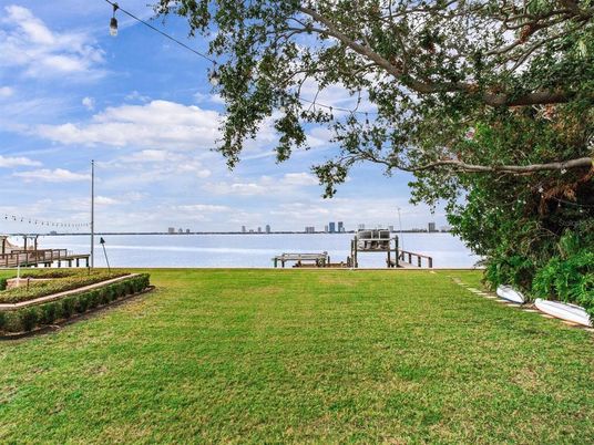 Exterior, Lake