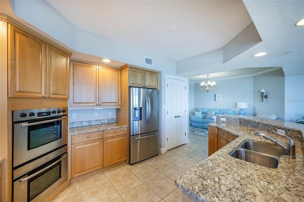 Chandelier, Interior, Kitchen, Living room, Recessed Lighting, Stainless Steel Appliances
