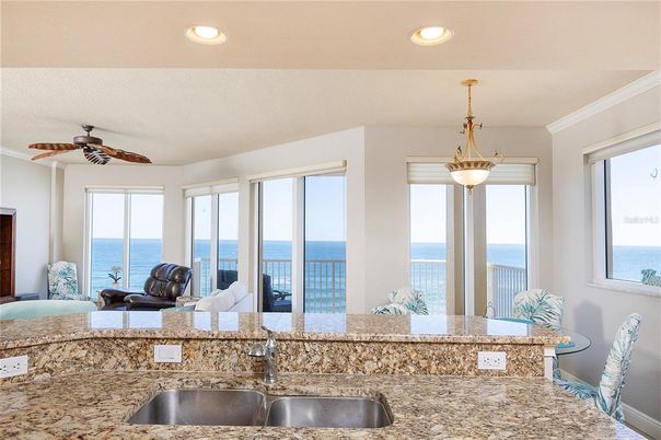 Dining room, Interior, Pendant Lights, Recessed Lighting, Water