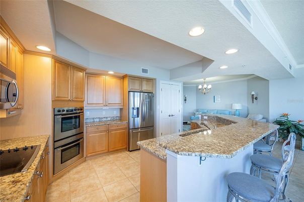 Chandelier, Dining room, Interior, Kitchen, Recessed Lighting, Stainless Steel Appliances