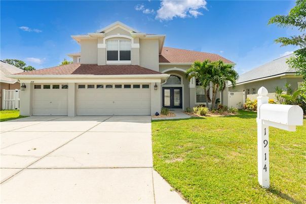 Attached, Exterior, Facade, Ranch