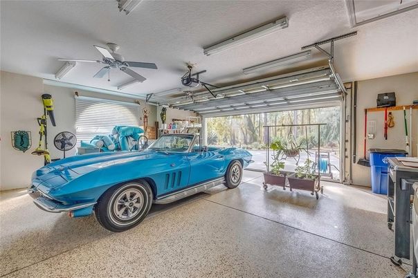 Garage, Interior