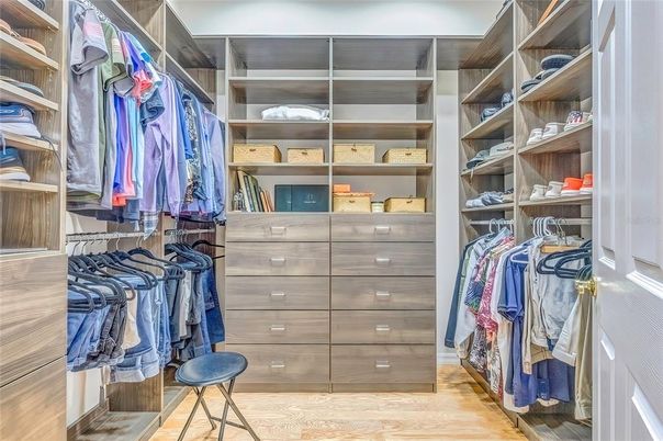 Interior, Walk-in Closets, Wood Texture Flooring