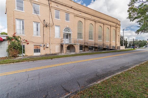 Exterior, Facade, Rowhouse