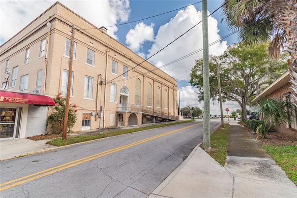 Exterior, Facade, Rowhouse
