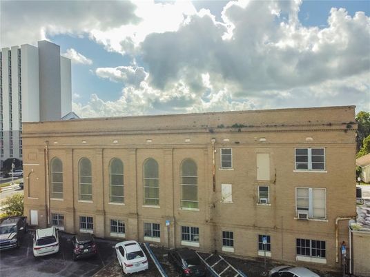 Exterior, Facade, Rowhouse