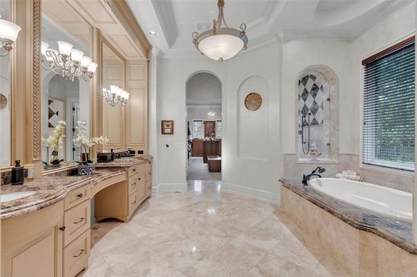 Bathroom, Dual Sink Vanities, Interior, Recessed Lighting