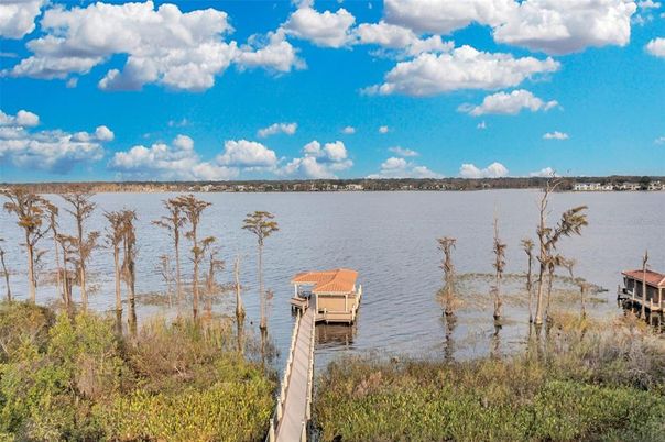 Exterior, Lake