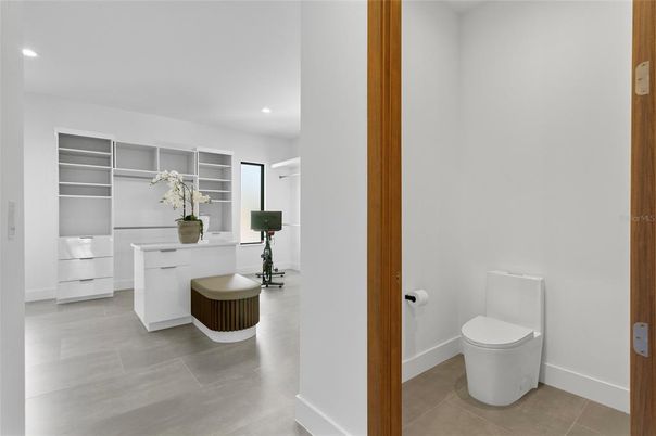 Bathroom, Interior, Recessed Lighting
