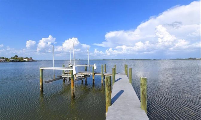Exterior, Lake